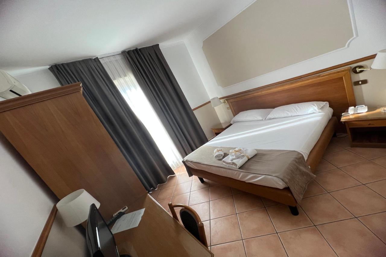 Hotel Leopardi Napoli Dış mekan fotoğraf