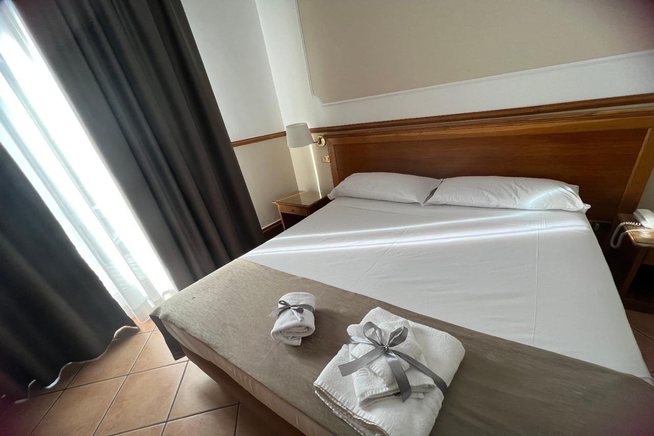 Hotel Leopardi Napoli Dış mekan fotoğraf